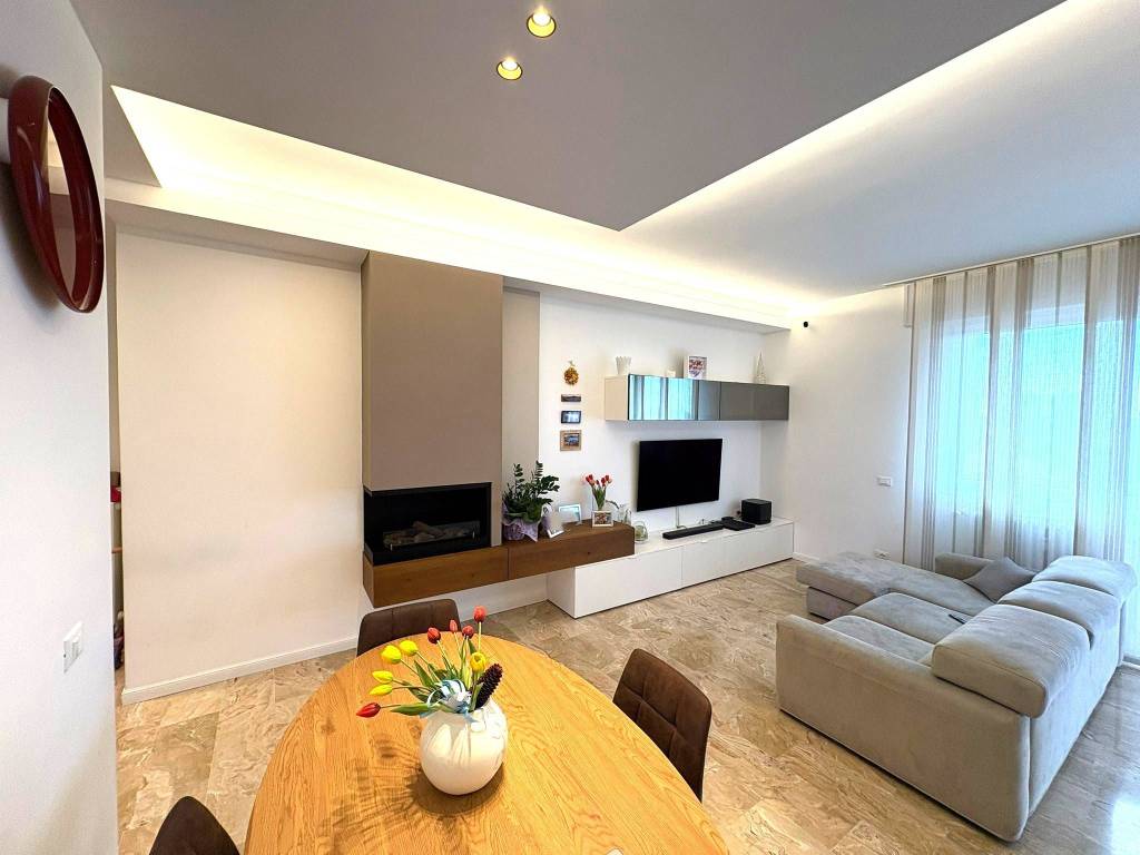 appartamento in vendita a Milano in zona Baggio