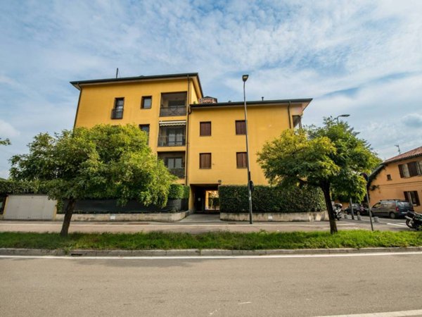 appartamento in vendita a Milano in zona Vigentino