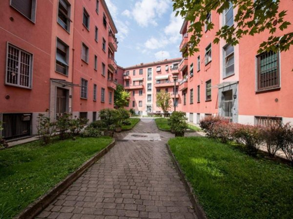 appartamento in vendita a Milano in zona Montalbino