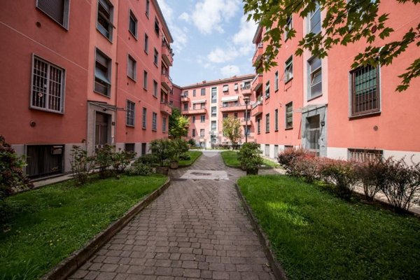 appartamento in vendita a Milano in zona Montalbino