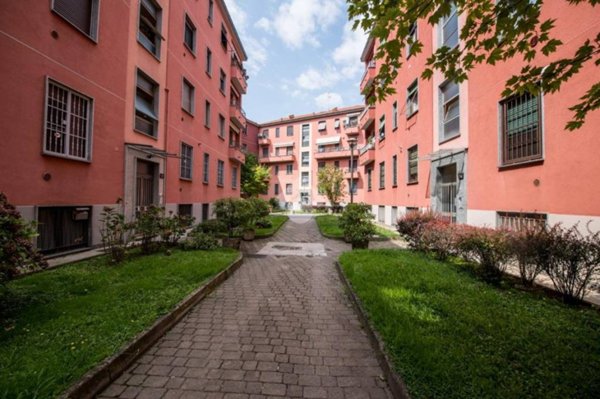 appartamento in vendita a Milano in zona Montalbino
