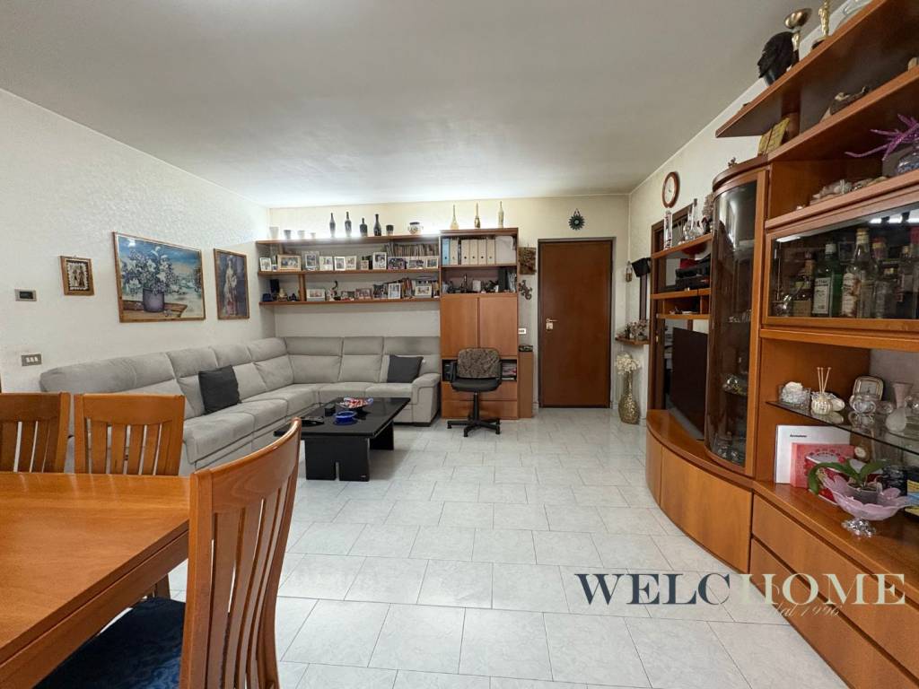 appartamento in vendita a Milano in zona Baggio