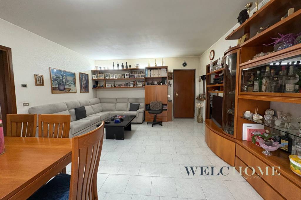 appartamento in vendita a Milano in zona Baggio