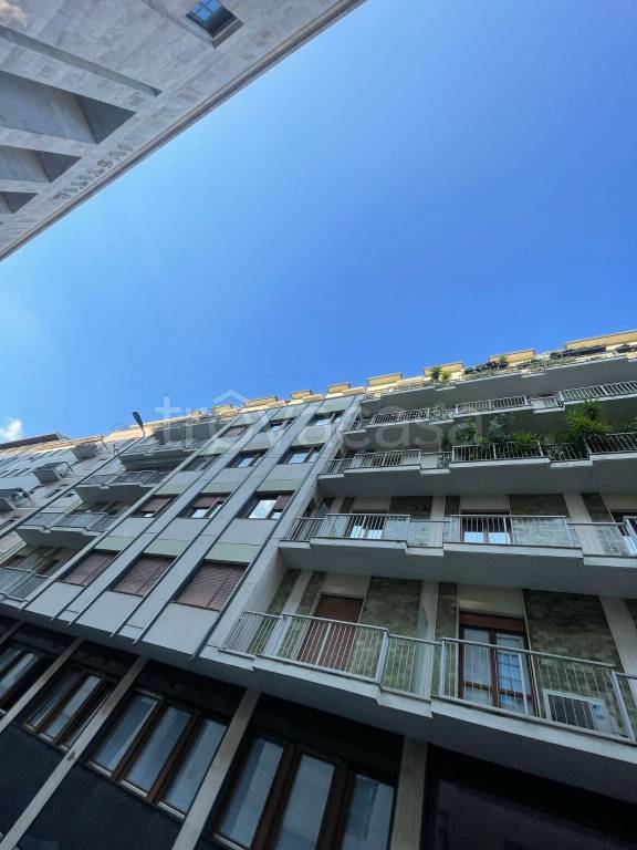 ufficio in vendita a Milano in zona Guastalla