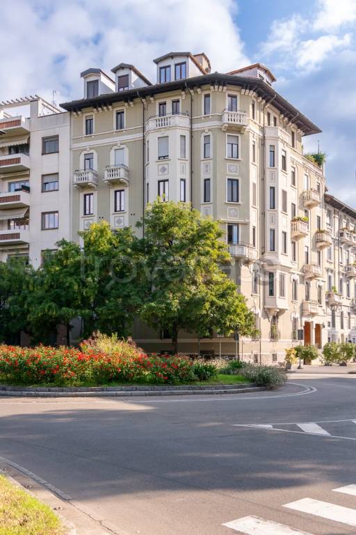appartamento in vendita a Milano in zona Sempione
