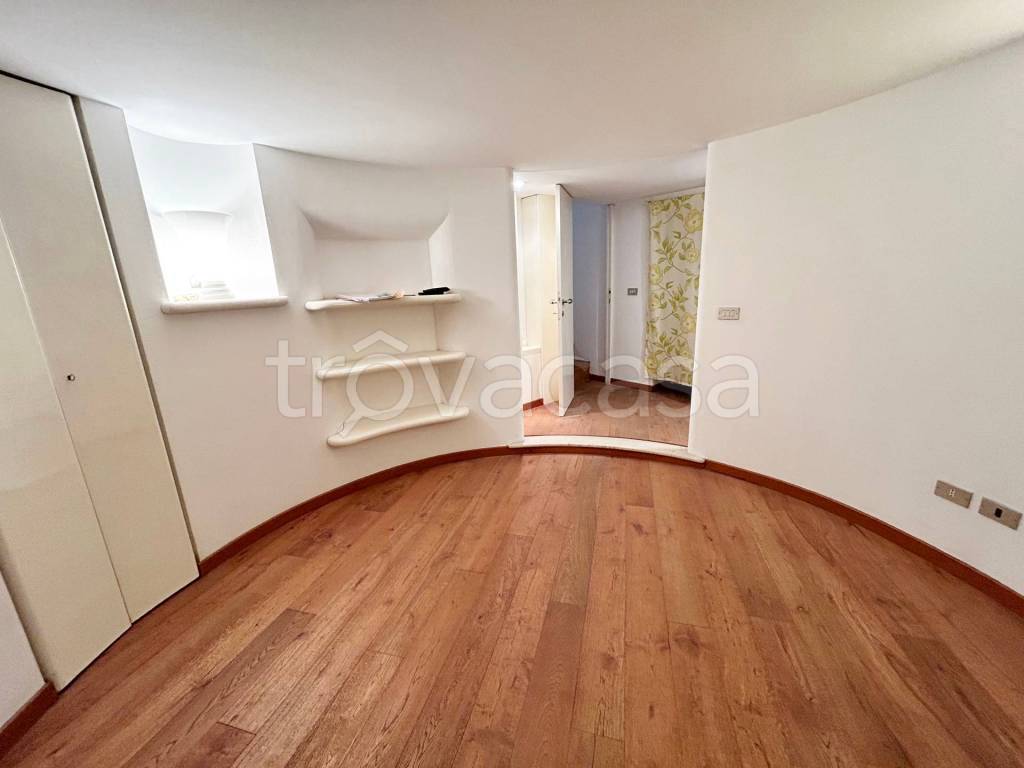 appartamento in vendita a Milano in zona Guastalla