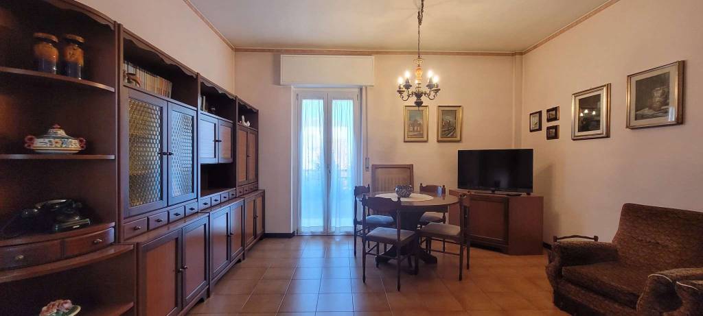appartamento in vendita a Milano in zona Lorenteggio