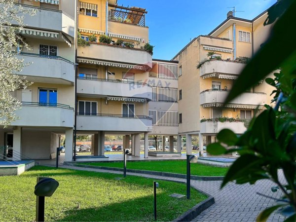 appartamento in vendita a Milano in zona Segnano