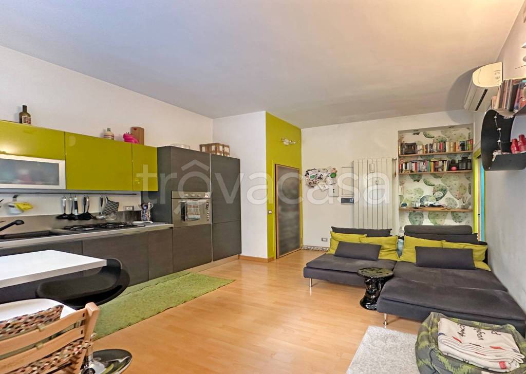 appartamento in vendita a Milano in zona Barona