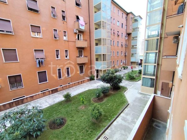 appartamento in vendita a Milano in zona Cascina dei Pomi