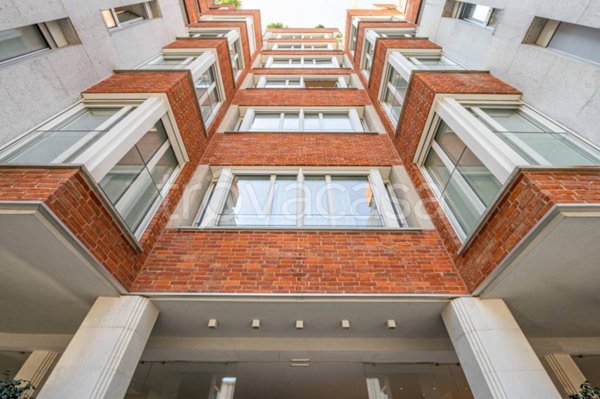 appartamento in vendita a Milano in zona Cadorna