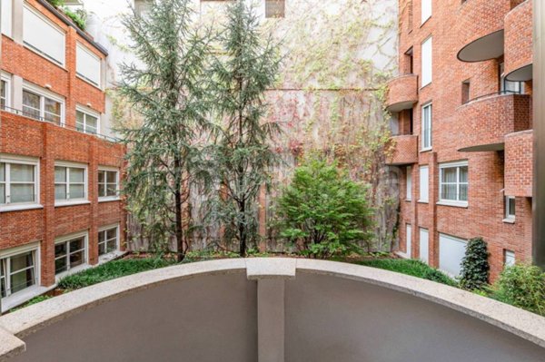 appartamento in vendita a Milano in zona Cadorna