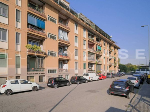appartamento in vendita a Milano in zona Famagosta
