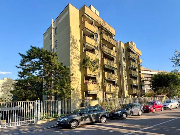 appartamento in vendita a Milano in zona Trenno