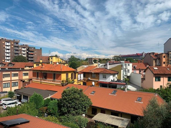 appartamento in vendita a Milano in zona Baggio