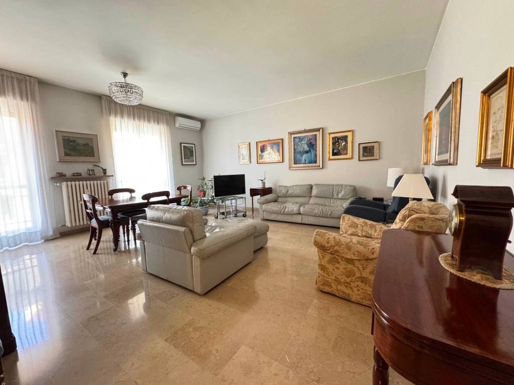 appartamento in vendita a Milano in zona XXII Marzo