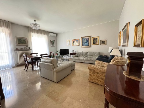 appartamento in vendita a Milano in zona XXII Marzo