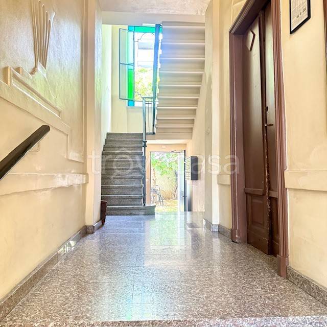 appartamento in vendita a Milano in zona Lorenteggio