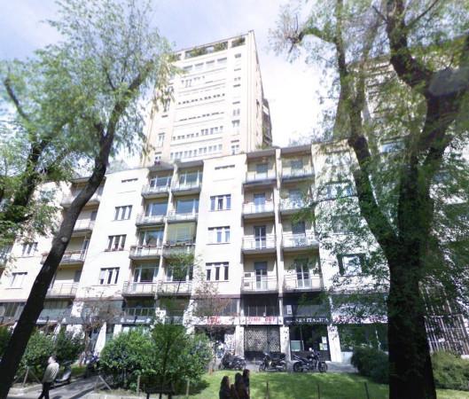 negozio in vendita a Milano in zona Sant'Ambrogio