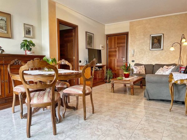 appartamento in vendita a Milano in zona Baggio