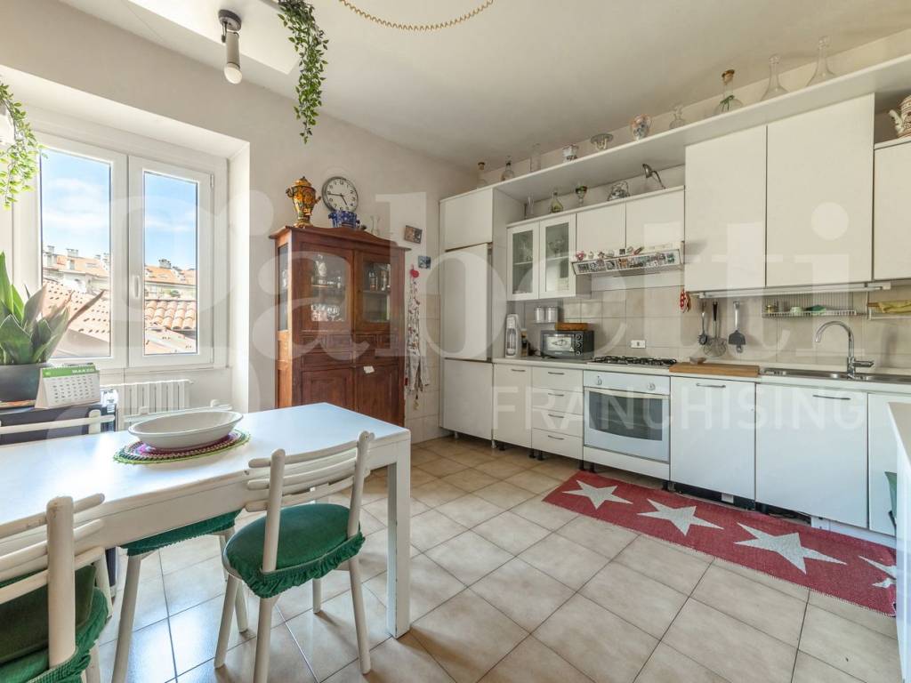 appartamento in vendita a Milano in zona Porta Garibaldi