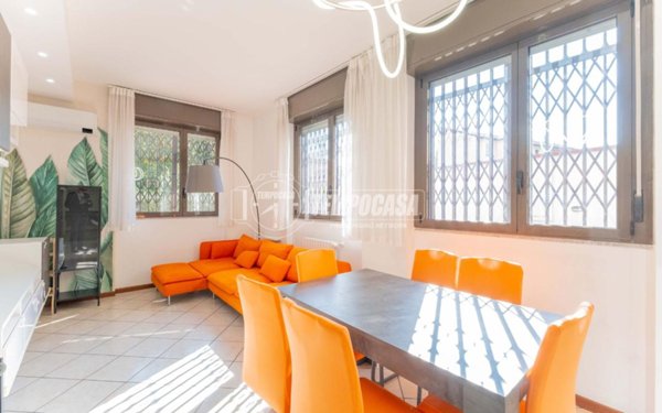 appartamento in vendita a Milano in zona Segnano