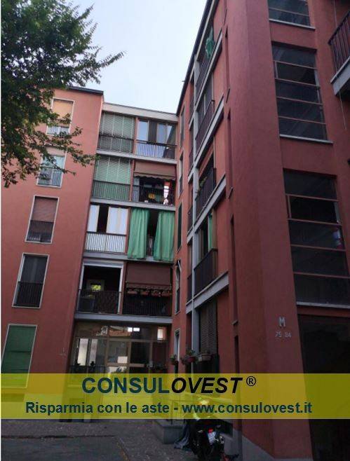 appartamento in vendita a Milano in zona Baggio