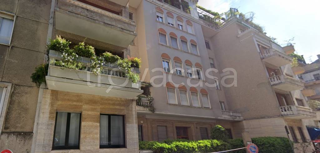 appartamento in vendita a Milano in zona Guastalla