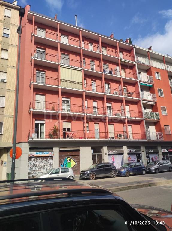 negozio in vendita a Milano in zona Segnano