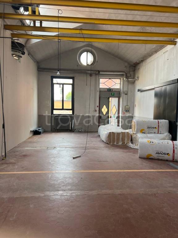 negozio in vendita a Milano in zona Crescenzago