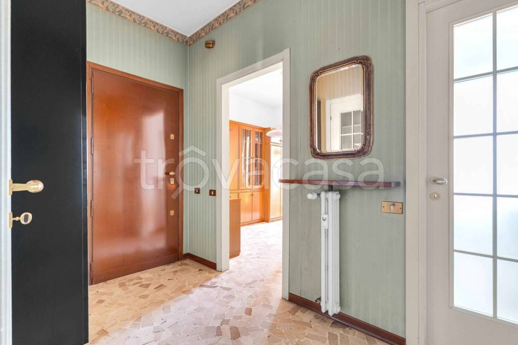 appartamento in vendita a Milano in zona Barona