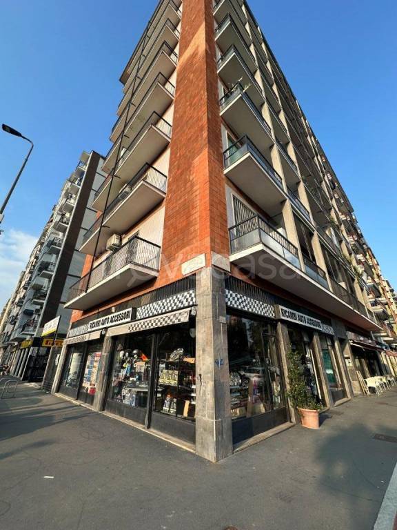 appartamento in vendita a Milano in zona Lorenteggio