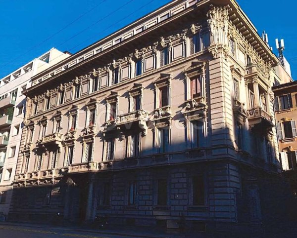 appartamento in vendita a Milano in zona Sant'Ambrogio
