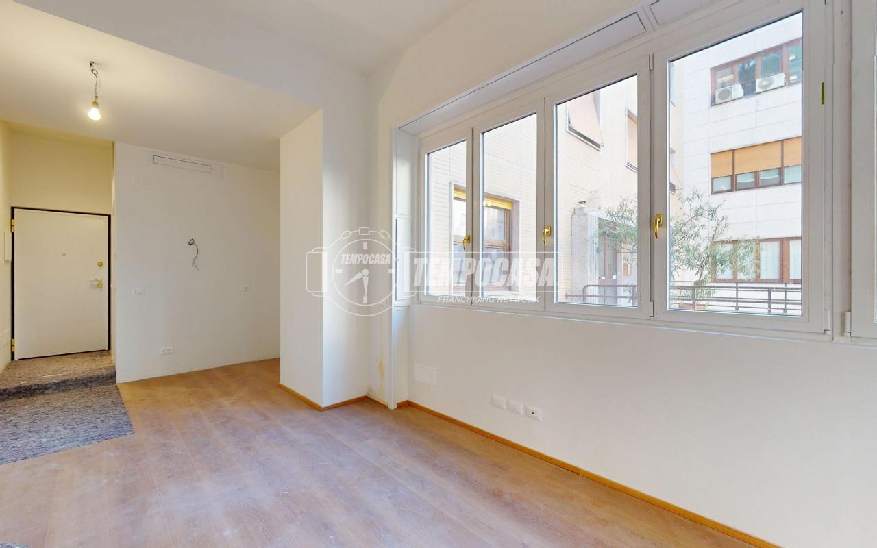 appartamento in vendita a Milano in zona Loreto