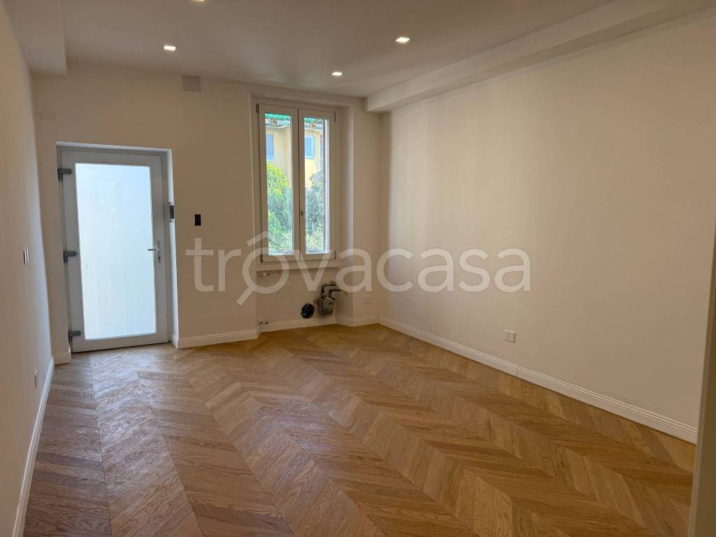 appartamento in vendita a Milano in zona Segnano