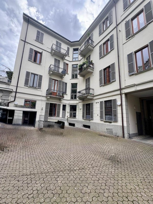 appartamento in vendita a Milano in zona Sempione