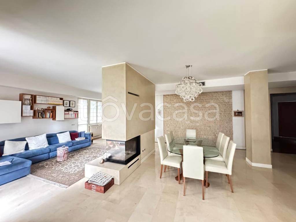 appartamento in vendita a Milano in zona Sempione