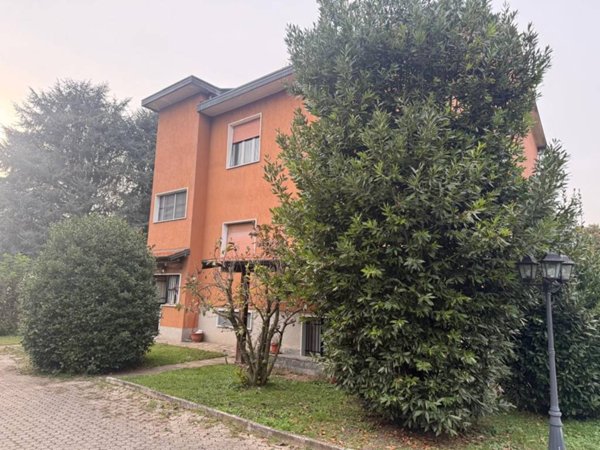 casa indipendente in vendita a Milano in zona Trenno