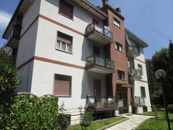 appartamento in vendita a Milano in zona Baggio