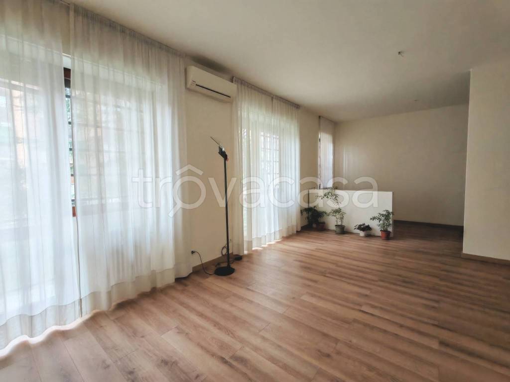 appartamento in vendita a Milano in zona XXII Marzo