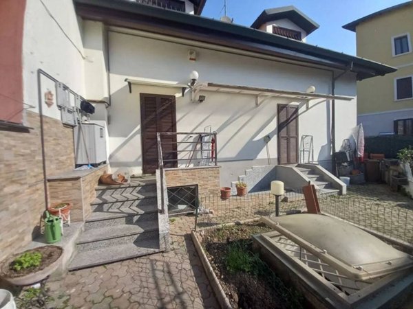 casa indipendente in vendita a Milano in zona Baggio