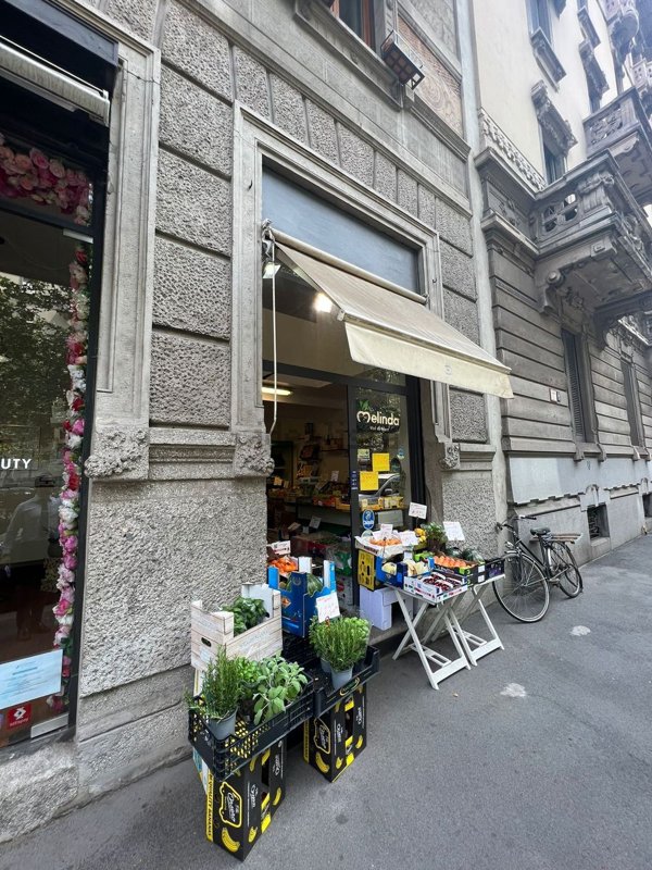 negozio in vendita a Milano in zona Città Studi