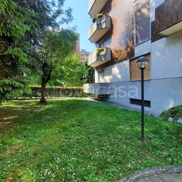 appartamento in vendita a Milano in zona Famagosta