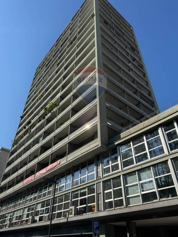 appartamento in vendita a Milano in zona Sempione