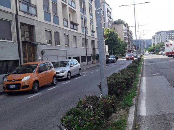 ufficio in vendita a Milano in zona Piazzale Lodi