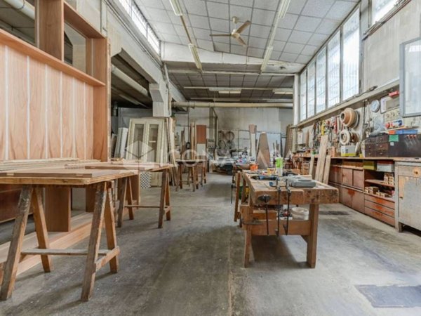 locale commerciale in vendita a Milano