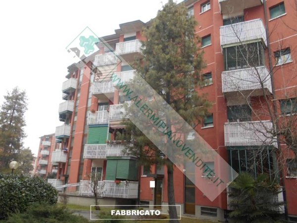 appartamento in vendita a Milano in zona Famagosta