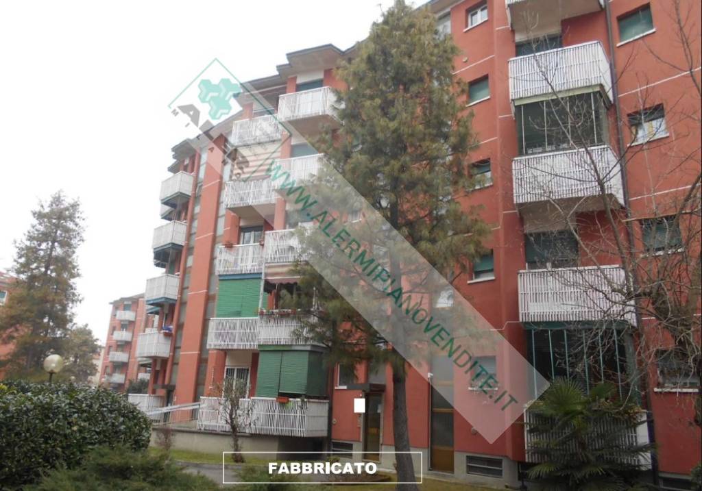 appartamento in vendita a Milano in zona Lorenteggio