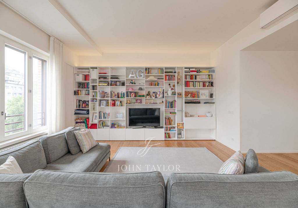 appartamento in vendita a Milano in zona Porta Nuova