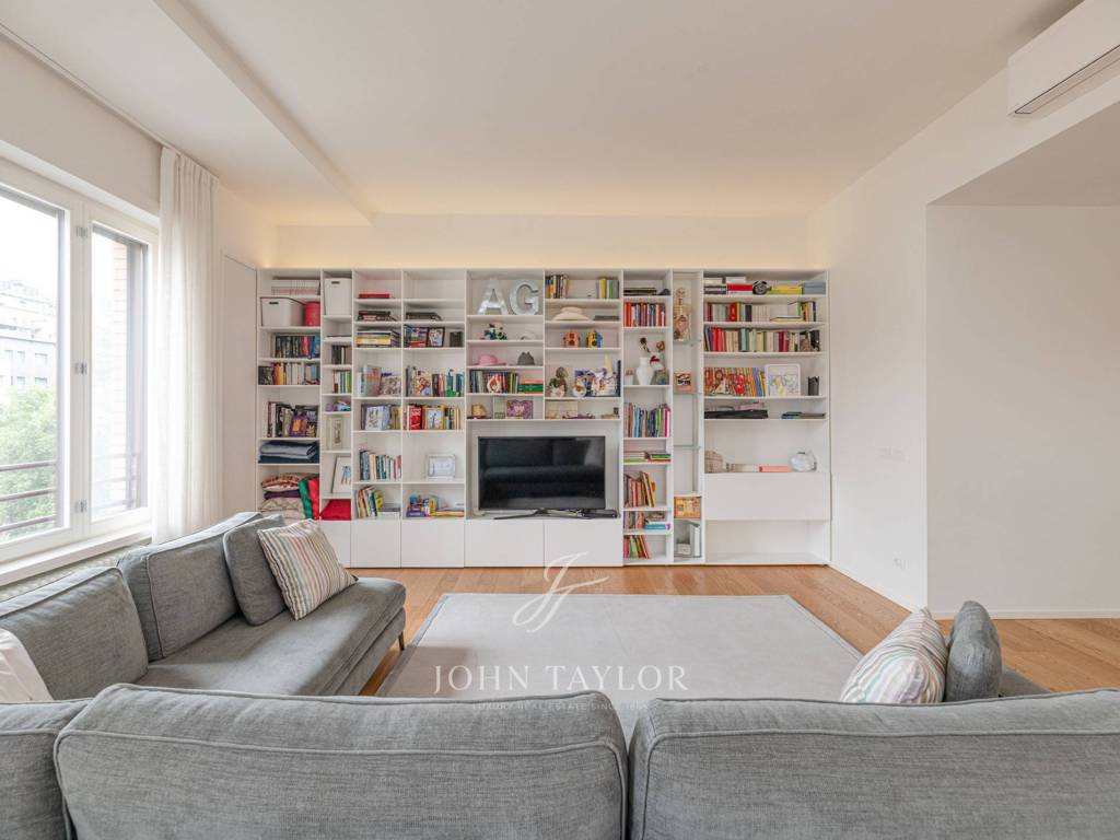 appartamento in vendita a Milano in zona Porta Nuova